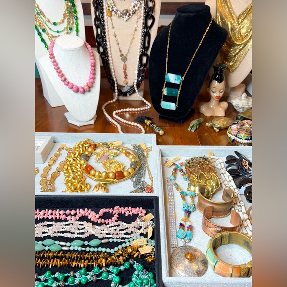 WEDNESDAY 5-28 Vintage Jewelry - Picture 11 of 11